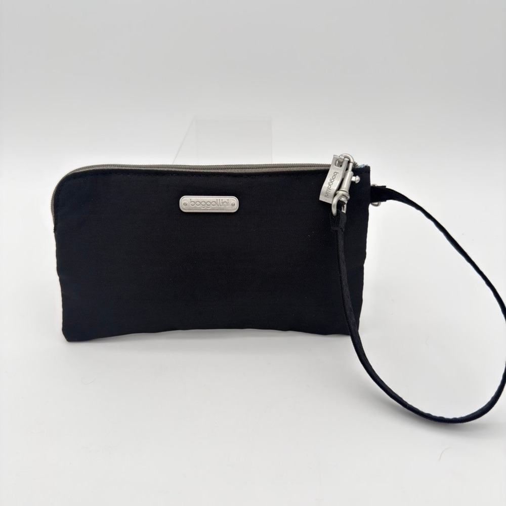Baggallini RFID Wristlet Wallet Black Nylon Travel Organizer Pouch